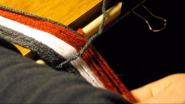 How to Finger Weave: A Quick Lesson in Basic Indian Braiding смотреть онлайн