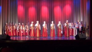 Под горой растут цветочки...