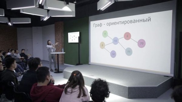 Адам Леос PlutoTV - "So why do you need to know Algorithms and Data Structures in Front-end, anyway