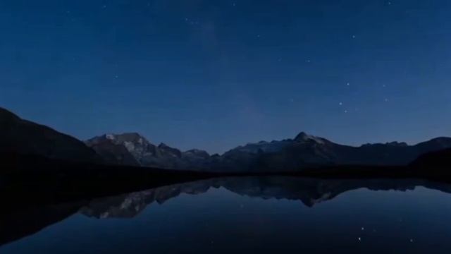 Феликс Комаров читает своё стихотворение. Нас утешающая ложь смотреть онлайн