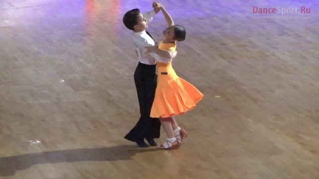 Карпачев Арсений - Нигматуллина Алина, Final Viennesse Waltz смотреть онлайн
