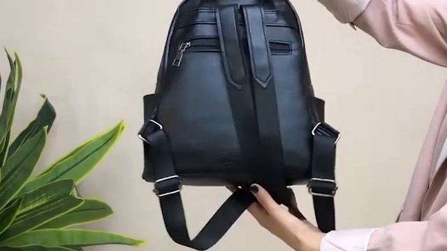 Рюкзак для девушек/Рюкзак с брелком/Рюкзак женский/Рюкзак чёрный на молнии смотреть онлайн