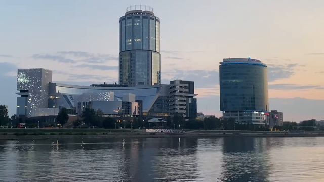 Красивая вечерняя река Исеть смотреть онлайн