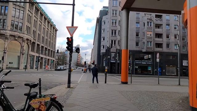 Walk in Berlin, Gendarmenmarkt-Checkpoint Charlie. Walking tour of Berlin. Berlin by foot. смотреть онлайн