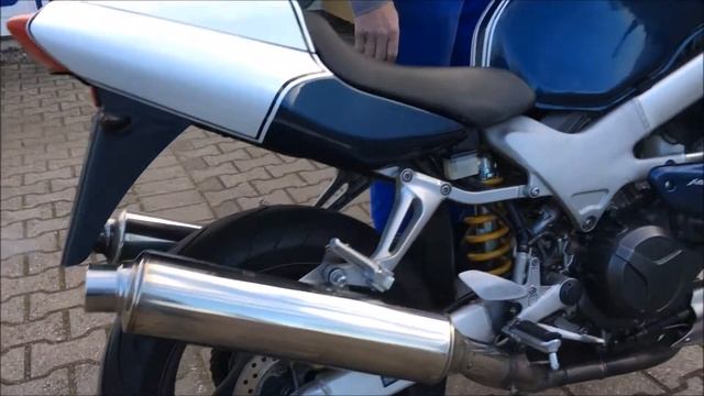 Honda VTR 1000 - COLD START Sound смотреть онлайн