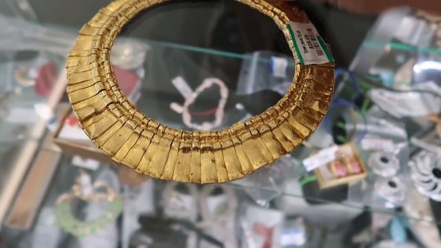 MOTHERS DAY THRIFT WITH ME | TREATING MY MOM TO NEW OUTFITS смотреть онлайн