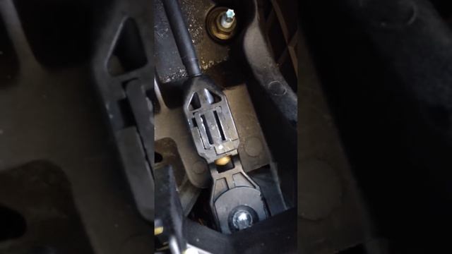 2004 Saturn Vue 5 Manual Transmission Shifter Cable Bushing Replacement GM1521-2802 смотреть онлайн