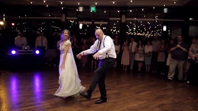 Танец отца и дочери на свадьбе/Круто! смотреть онлайн