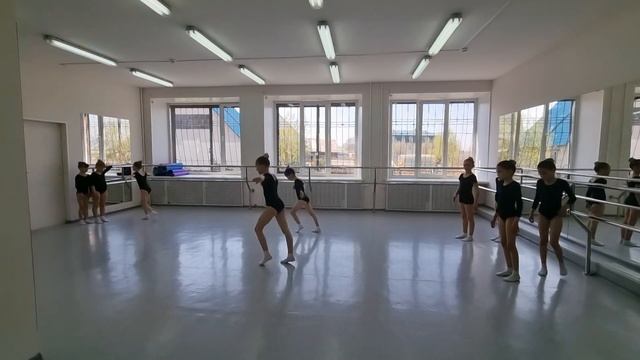 ОТКРЫТЫЙ УРОК ПО РИТМИКЕ смотреть онлайн