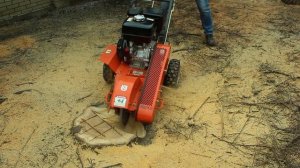 Удаление пней пнедробильной машиной