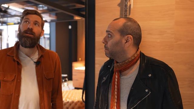 Я познакомился с ДЖИММИ ПЕЙДЖЕМ (и сыграл на его гитаре за 50 тысяч долларов!) смотреть онлайн