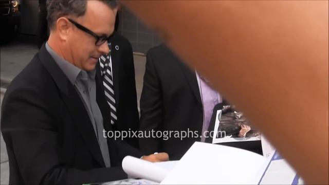 Tom Hanks - Signing Autographs at Toronto International Film Festival смотреть онлайн
