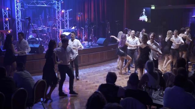 Performance salsa bailando - Enrique Iglesias?? смотреть онлайн