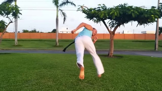 Capoeira Tutorial#11 (Martelo cruzado / 540 kick / Envergado / Martelo carrossel / Parafuso trocado смотреть онлайн