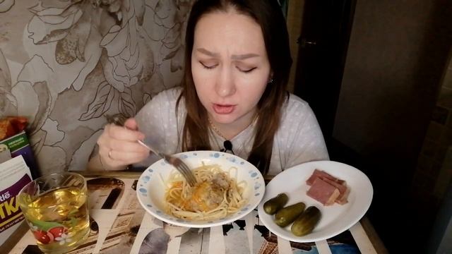 МУКБАНГ/ТЕФТЕЖИКИ С СПАГЕТТИ?/КАК БЕЛКА В КОЛЕСЕ???НЕКОГДА ПОЖРАТЬ смотреть онлайн