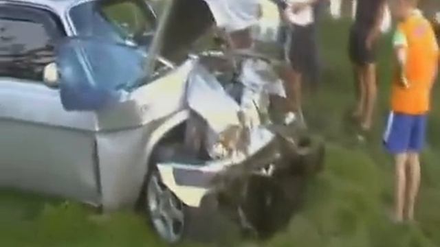 ГАЗ-3110 упала с моста .flv смотреть онлайн