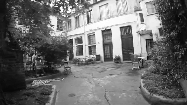 10 Gnomes in Paris • the Location смотреть онлайн