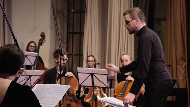 Benjamin Britten - Simple Symphony. Boisterous Bourree смотреть онлайн