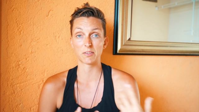 WHY YOU SHOULD GET A LIFE COACH & HOW TO FIND ONE смотреть онлайн