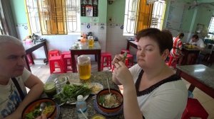 Вьетнам УЛИЧНАЯ ЕДА. Где поесть САМЫЙ ВКУСНЫЙ суп Фо БО в Нячанге? Цены и еда - Нячанг мукбанг.
