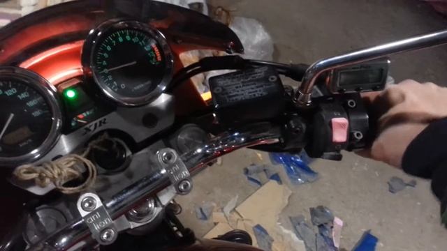 Yamaha XJR400 смотреть онлайн