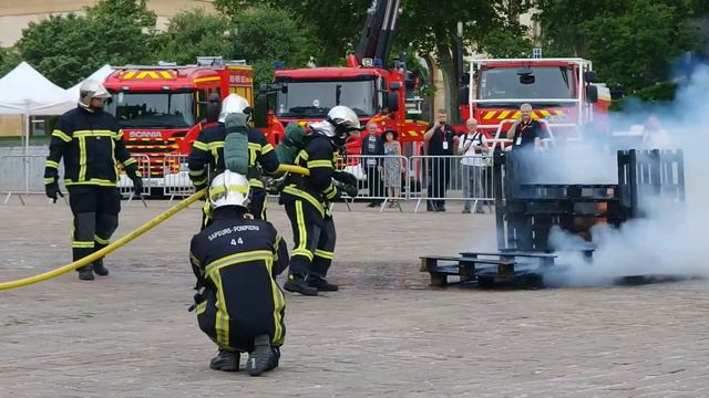 ФРАНЦИЯ/ПОЖАРНЫЕ И ВОЕННЫЕ В ГОРОДЕ МЕЦ (Франция - это не только Париж) смотреть онлайн