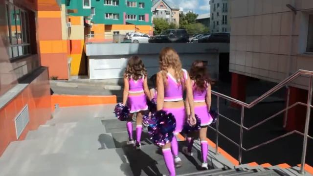 Видеоблог AURUS. Группа поддержки собирается на выступление смотреть онлайн