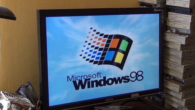 Trident TVGA9000i ISA VGA card test on Win98 PC system смотреть онлайн