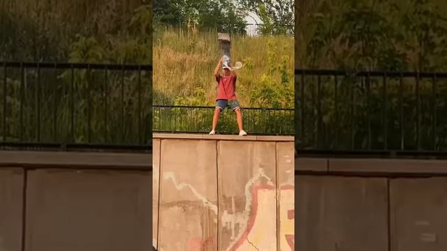 Как сделать газированную воду из обычной воды? #shorts смотреть онлайн