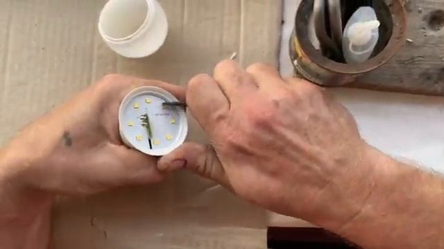 Ремонт диодной лампочки за 2 минуты! смотреть онлайн