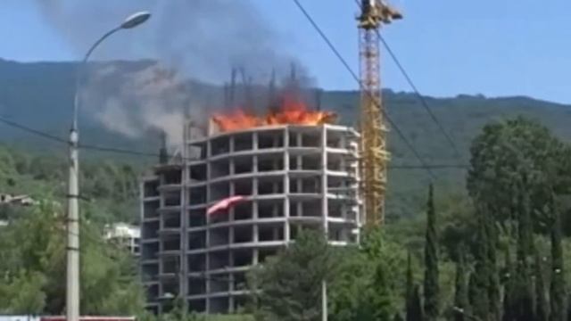 Ялта каждый день. 10.08 - Как горит опалубка смотреть онлайн