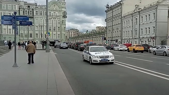 Как передвигается по дорогам президентский кортеж Путина / Аурусы и не только смотреть онлайн