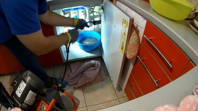 Канализация на кухне забилась порошком от посудомоечной машины.(25). смотреть онлайн