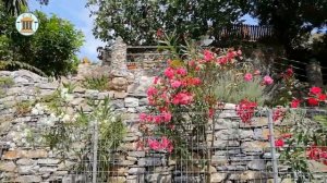 Из бута колонны и подпорная стена. Кладка на сухую