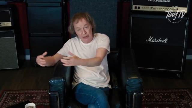 ֍֍֍ Ангус Янг (Angus Young, AC/DC) Гитара - Целое Искусство (часть 1) (перевод) 13.11.20 смотреть онлайн