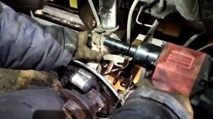 замена заднего ступичного подшипника Renault duster #авто #автомобиль #ремонт #renault #duster