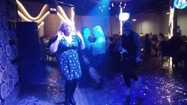 в кафе вечер ☕??27.10.23. смотреть онлайн