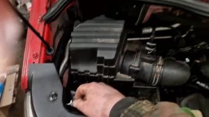 Установка амортизатора капота VW T5.