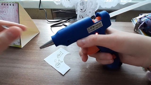Как заправить клеевой пистолет смотреть онлайн