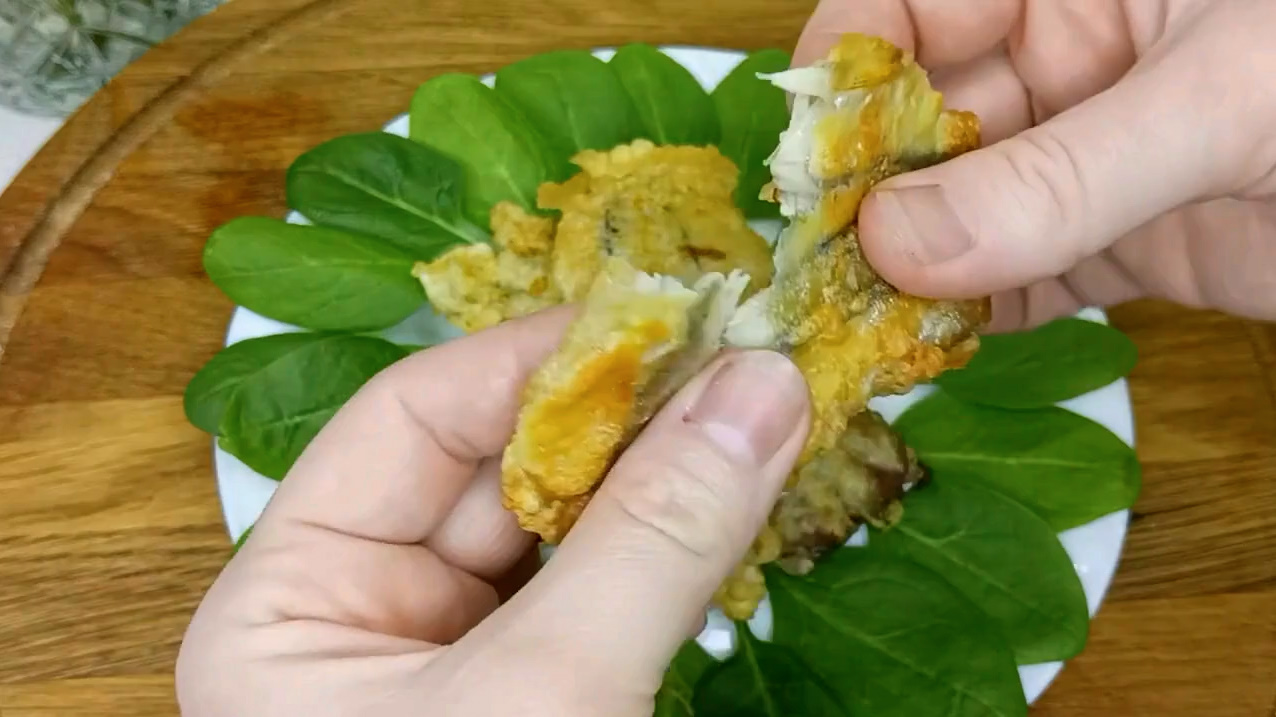 Рыба, которую будут есть даже дети! Приготовьте отбивные из мойвы! смотреть онлайн