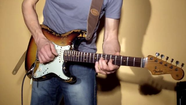 Trying to build up a Blues Solo on a 1962 Fender Stratocaster electric guitar смотреть онлайн