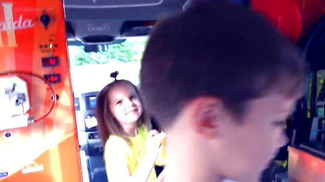 Макс и Катя в вагончике для мароженово смотреть онлайн