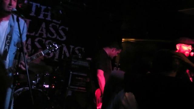 THE CLASS ASSASSINS - SEX AND GUNS смотреть онлайн