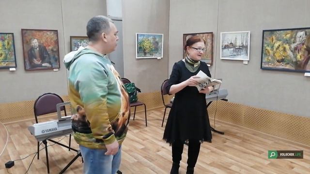 В Вышнем Волочке открылась выставка живописи «Подсолнухи для портрета» смотреть онлайн