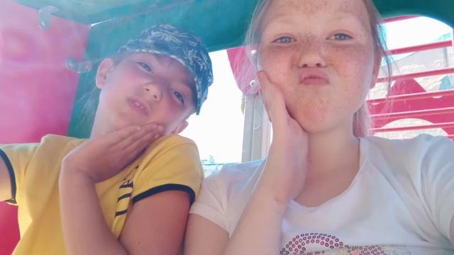 Просто решила сделать подруге приятно смотреть онлайн