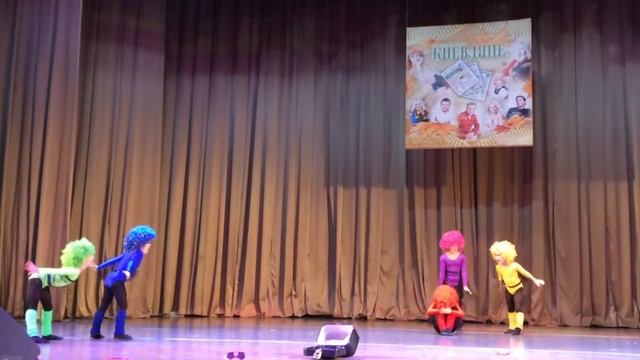 Танок Аліси "Діско Гьорл" смотреть онлайн