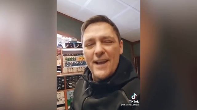 Юра Шатунов в жизни: видео, где он настоящий, без наигранности и грима смотреть онлайн