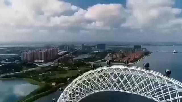 Мост - колесо обозрения в Тяньцзине, Китай через реку Хайхэ. смотреть онлайн