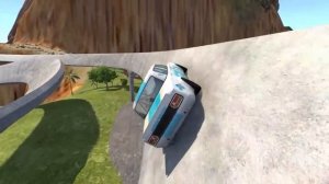 Машинки разбиваются в игре BeamNG Drive. Машины выполняют опасные трюки! Игра как мультик про тачки