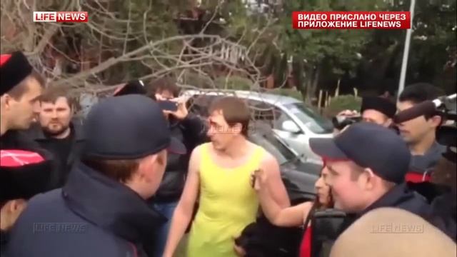 Кубанские казаки отхлестали нагайками участниц панк группы Pussy Riot! смотреть онлайн